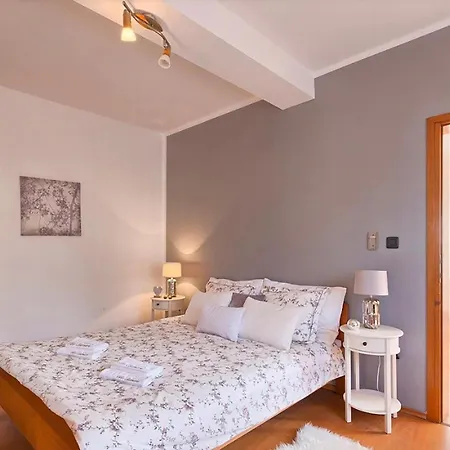 1 Bedroom Stunning Apartment In Stinjan *