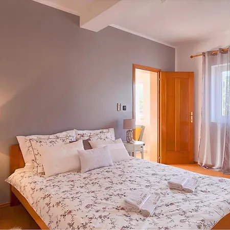 Appartamento 1 Bedroom Stunning Apartment In Stinjan *